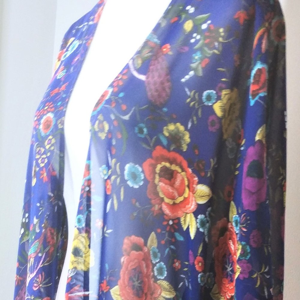 Sweet Rain Floral Tassel Ruana - Size Medium - Picture 2 of 4